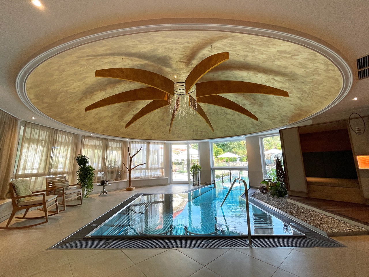 Bergergut-Wellnessbereich-pool