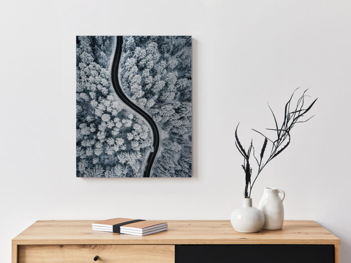 Metallbild_Straße-im-Schnee_gebürstet Metallbild Straße im Schnee