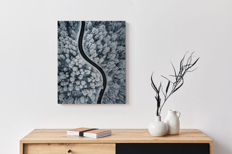 Metallbild_Straße-im-Schnee_gebürstet Metallbild Straße im Schnee